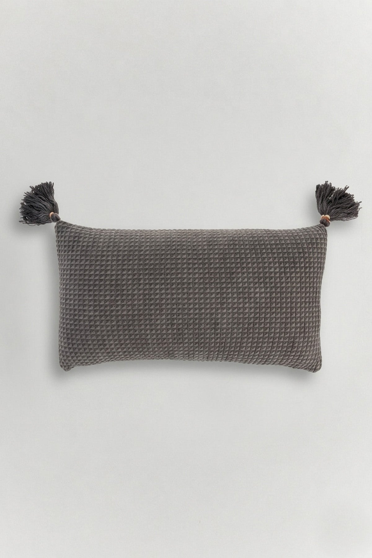 King Dokulu Ponpon Detaylı Dekoratif Kırlent