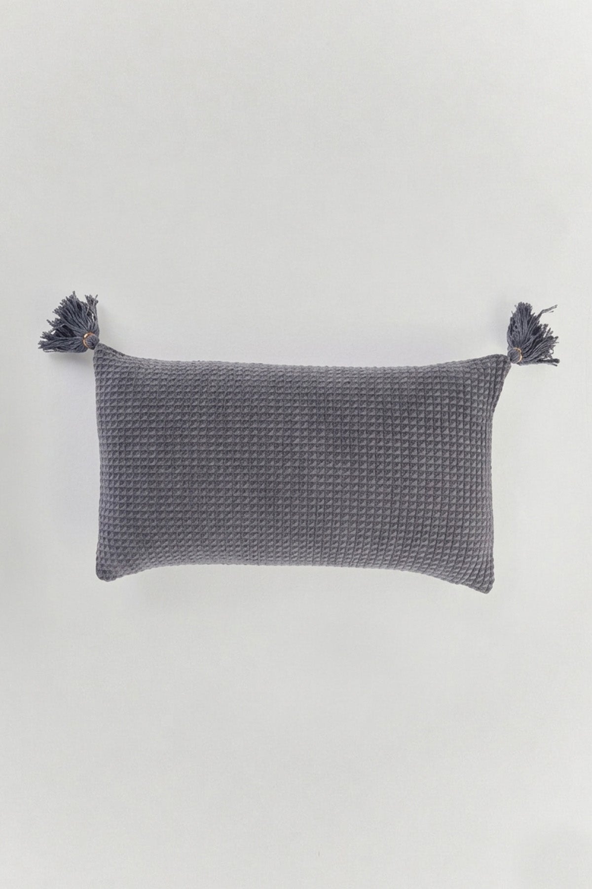 King Dokulu Ponpon Detaylı Dekoratif Kırlent