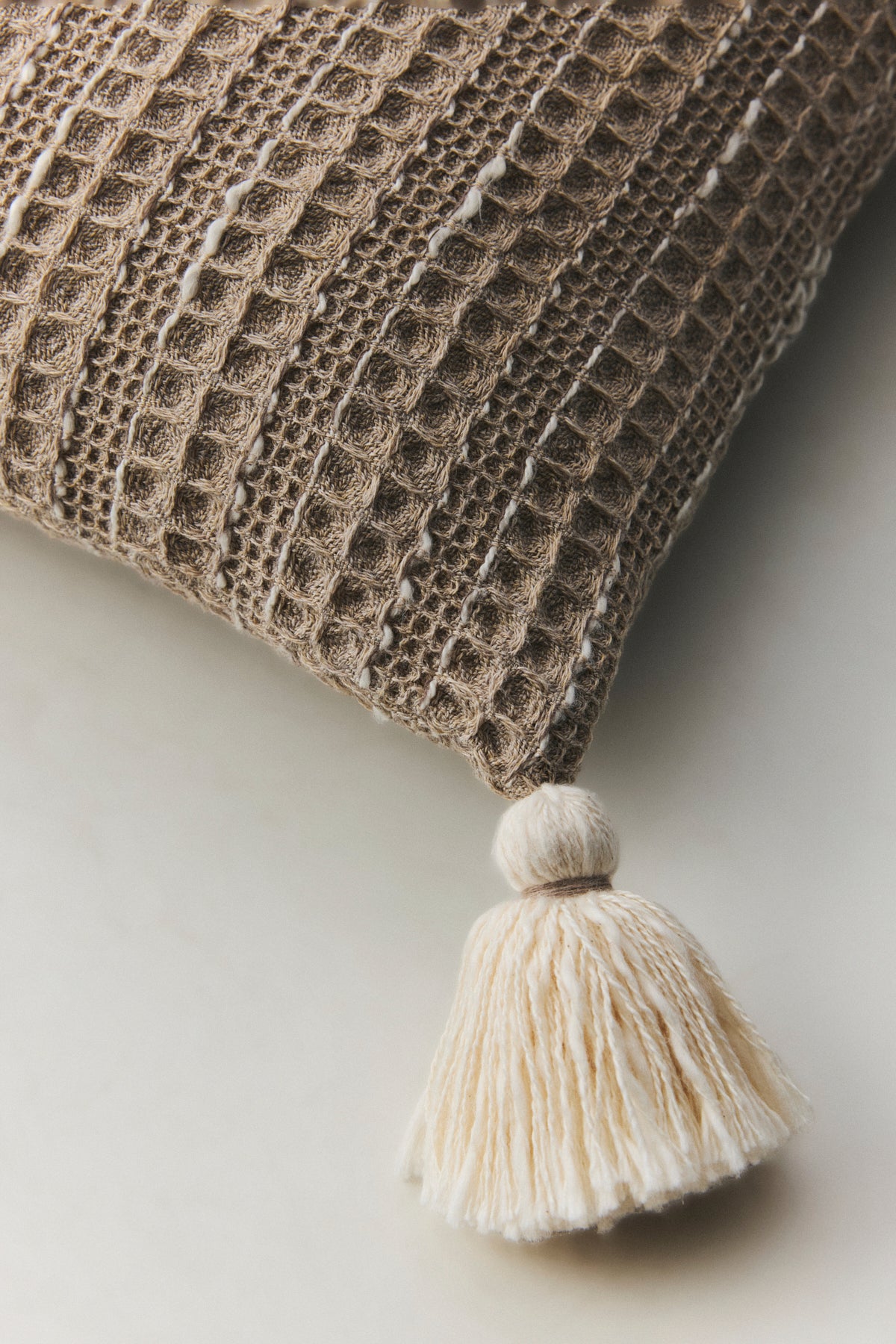 Fresco Ponpon Detaylı Kırlent